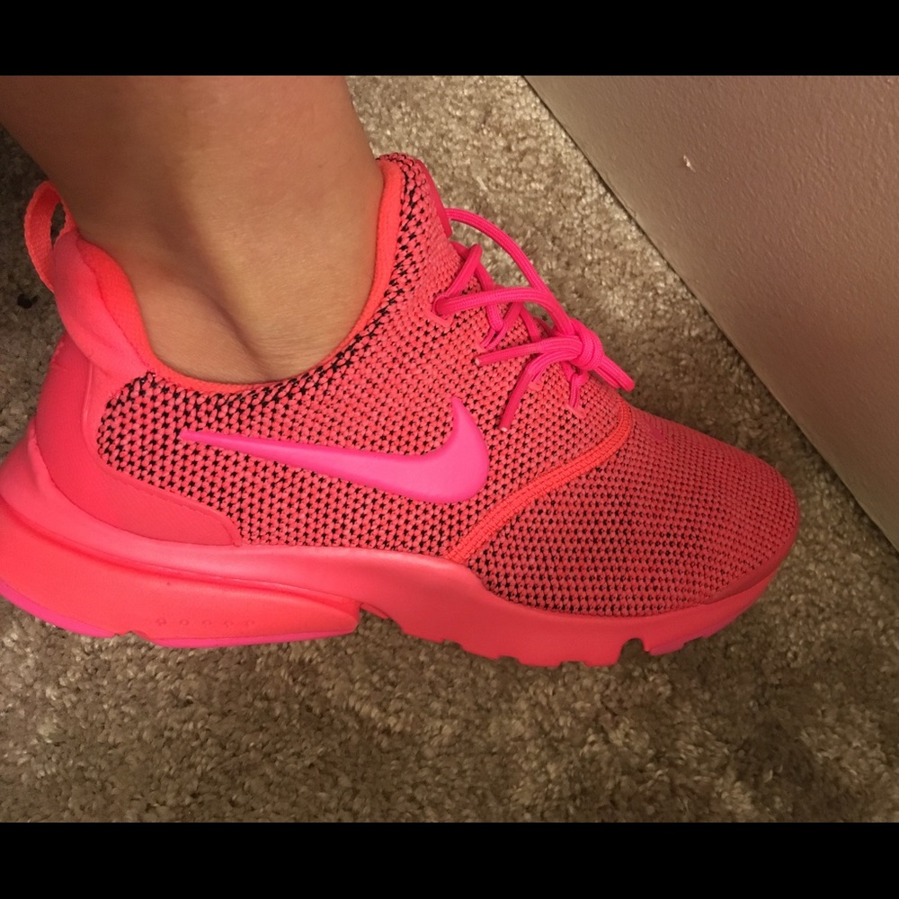 Brand New size 6 Nike Presto Fly